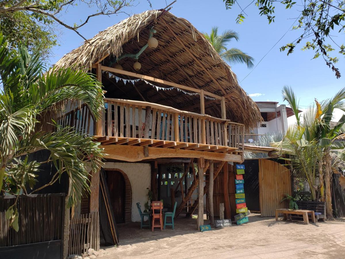 Maria Mulata Palomino Hostel Exterior photo